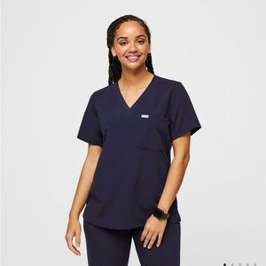 FIGS Women’s Catarina One-Pocket Scrub Top